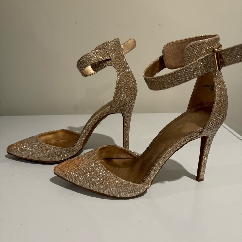 Gold glitter stilleto heels